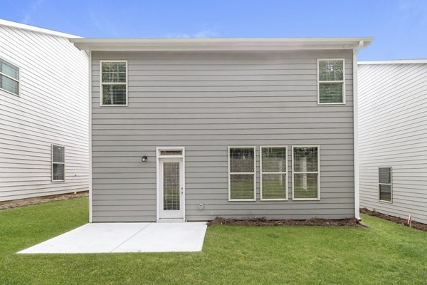 backyard patio at Summerwell Mill Creek Apartment Homes