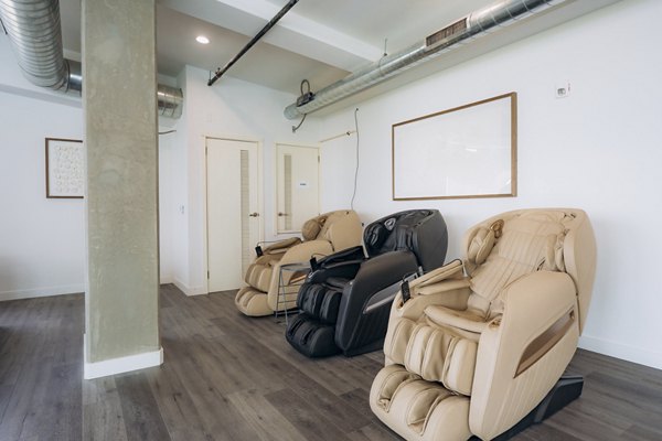 clubhouse at TENTEN Campus Glendale Apartments 