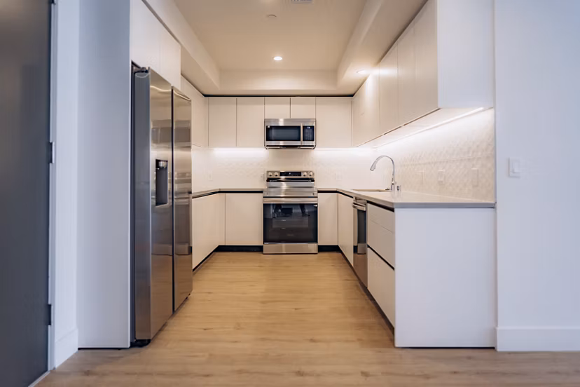 kitchen at TENTEN Campus Glendale Apartments 