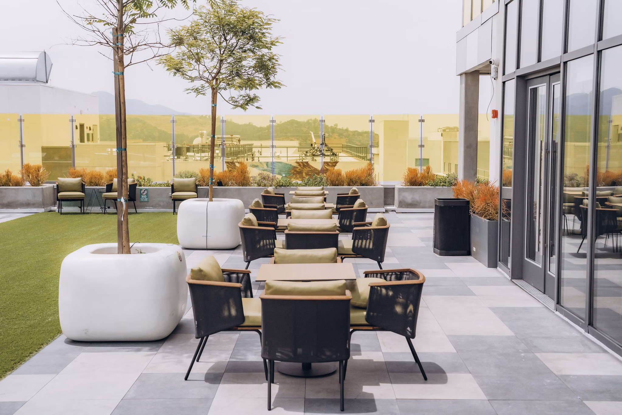 grill area at TENTEN Campus Glendale Apartments 