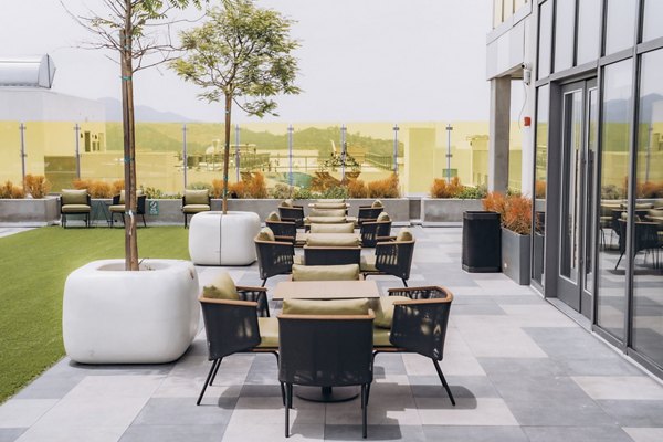 grill area at TENTEN Campus Glendale Apartments 