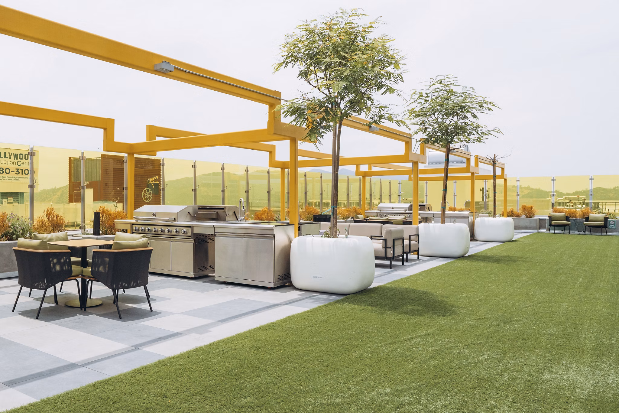 grill area at TENTEN Campus Glendale Apartments 