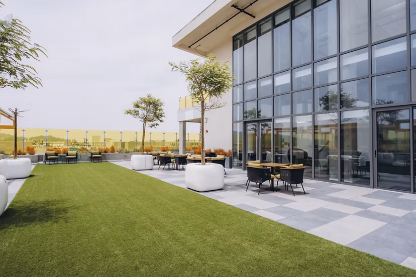 grill area at TENTEN Campus Glendale Apartments 