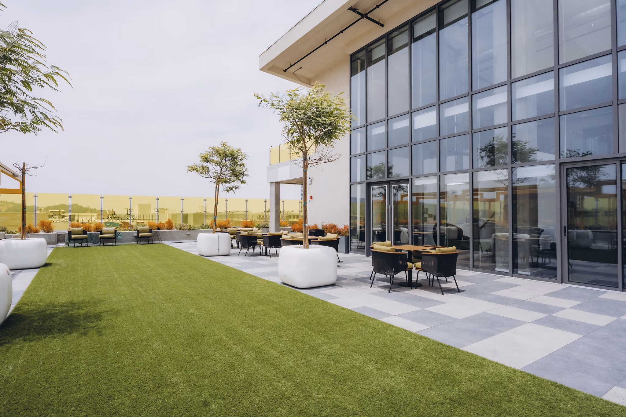 grill area at TENTEN Campus Glendale Apartments 