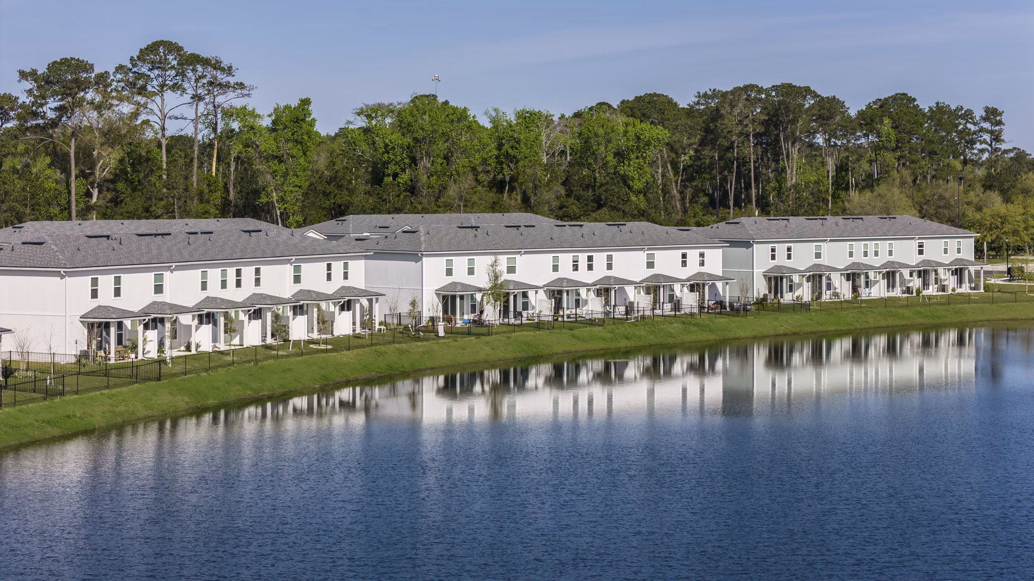 building/exterior at 360 Communities at Avenues Walk Apartments