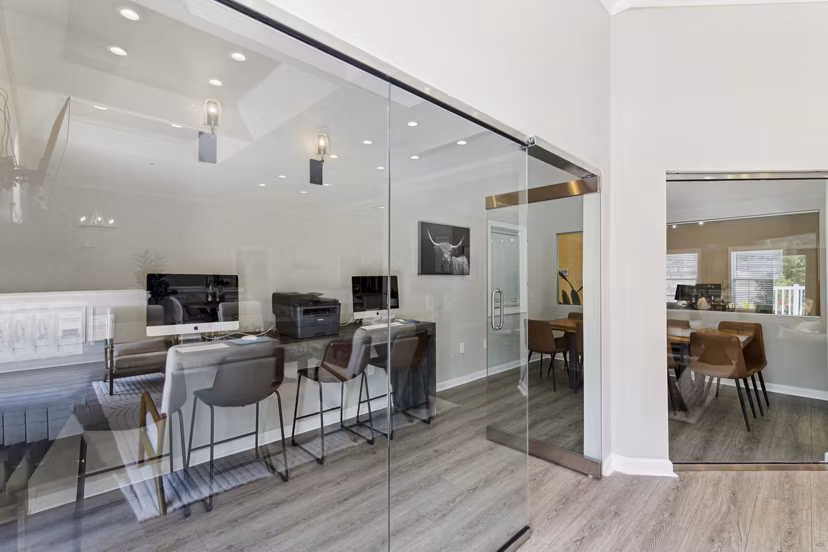 clubhouse business center at Avana TownPark Apartments