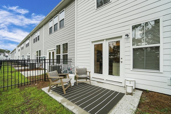 building/exterior at Harmon Foxbank Apartments