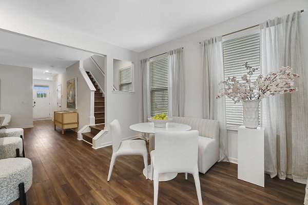 dining room at Harmon Foxbank Apartments