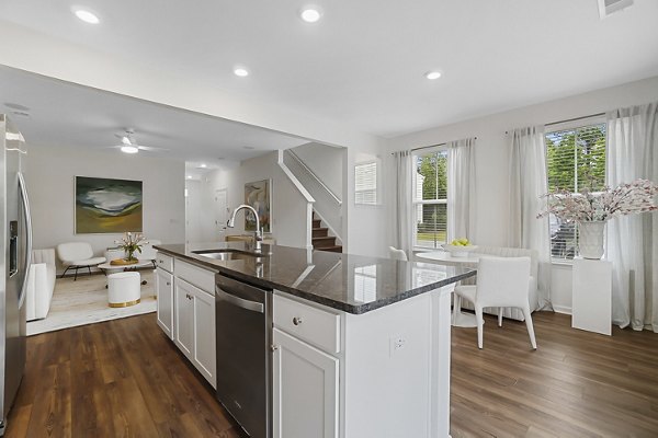 kitchen at Harmon Foxbank Apartments
