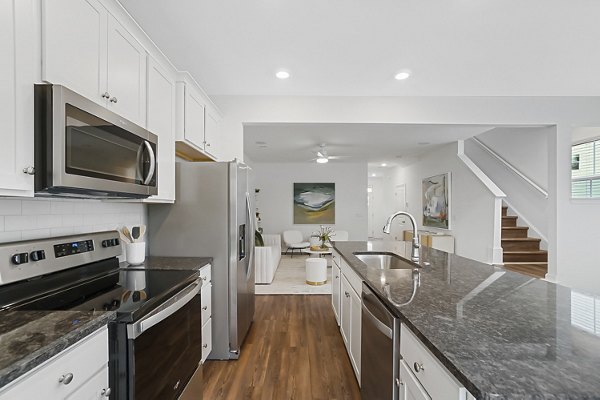 kitchen at Harmon Foxbank Apartments