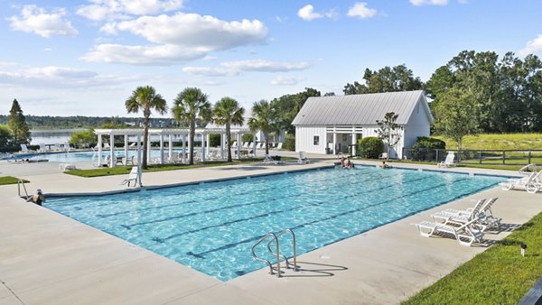 pool at Harmon Foxbank Apartments