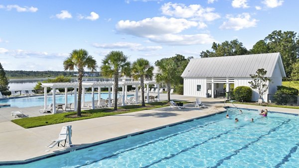 pool at Harmon Foxbank Apartments