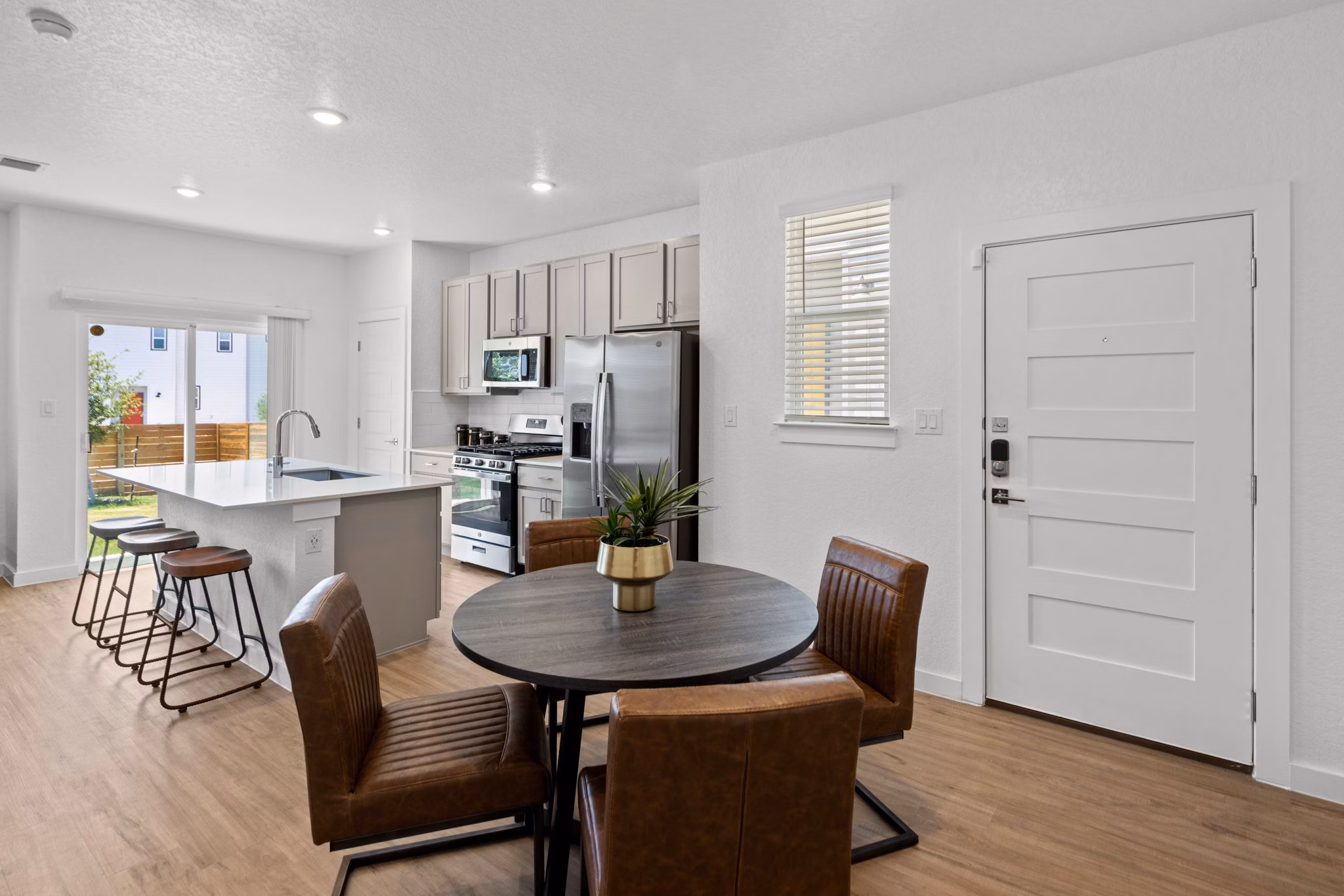dining room at Frame Med Center Apartments 