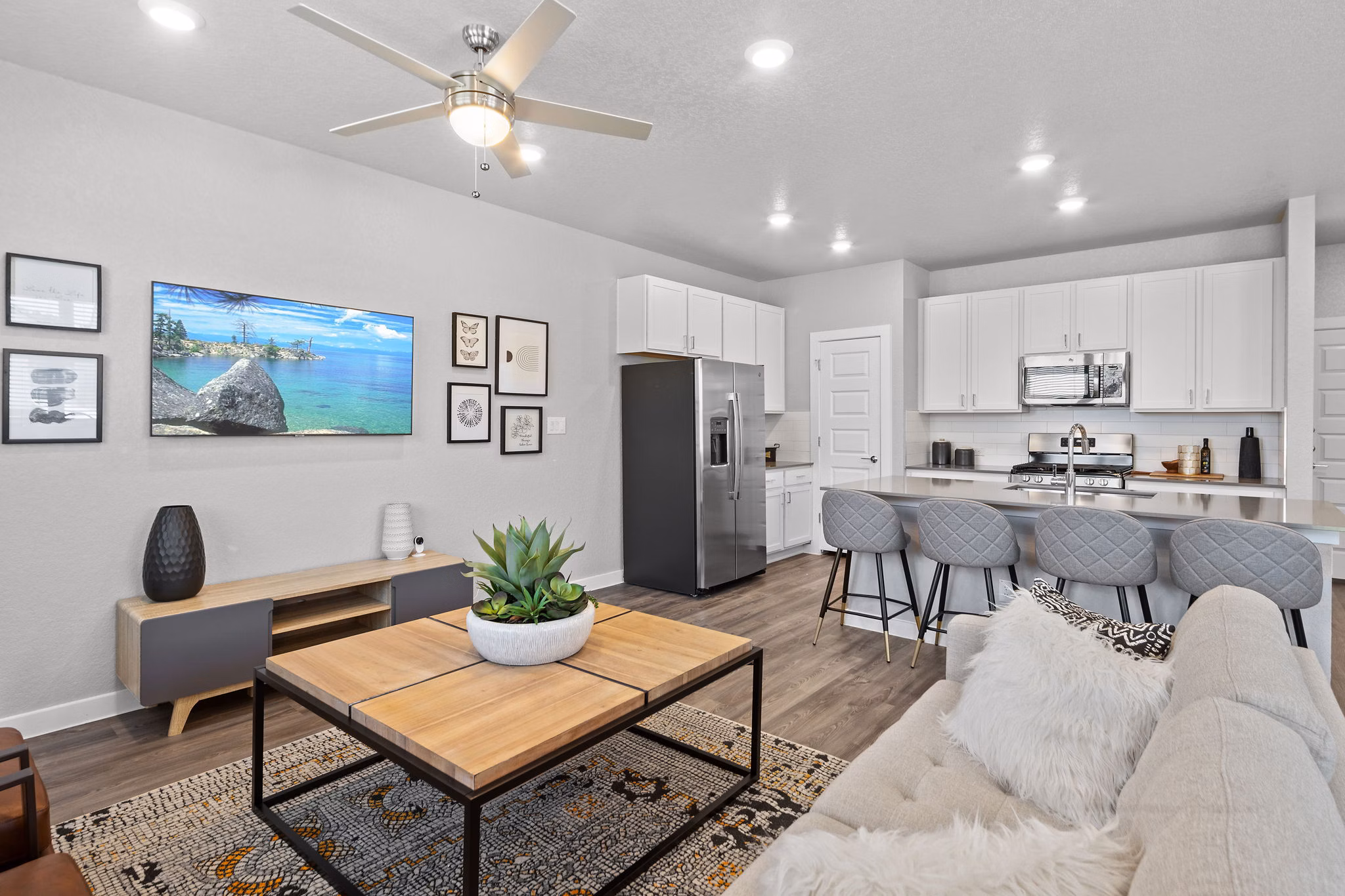 living room at Frame Med Center Apartments 