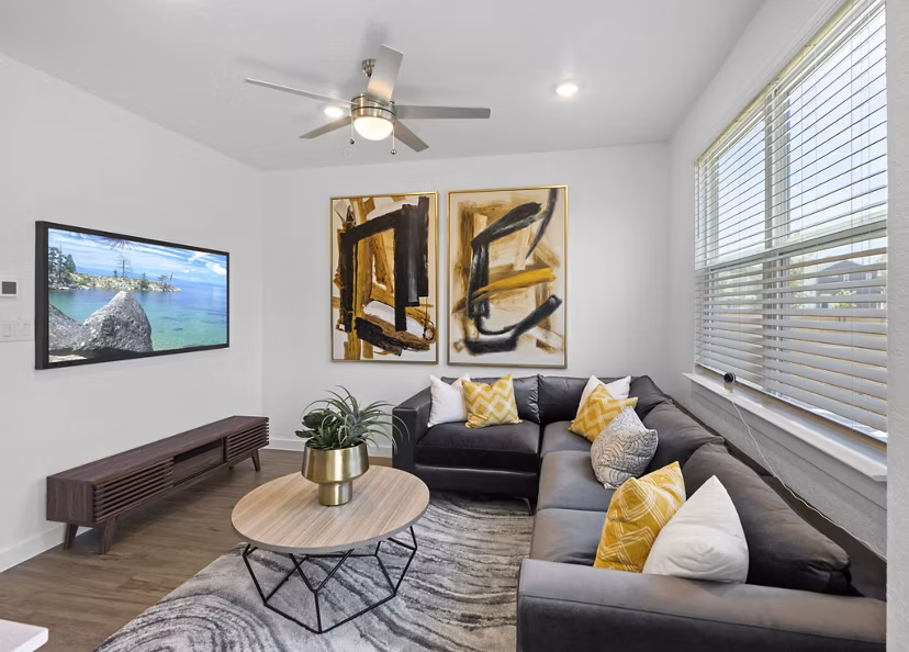 living room at Frame Med Center Apartments 