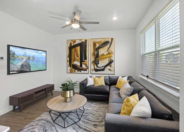 living room at Frame Med Center Apartments 