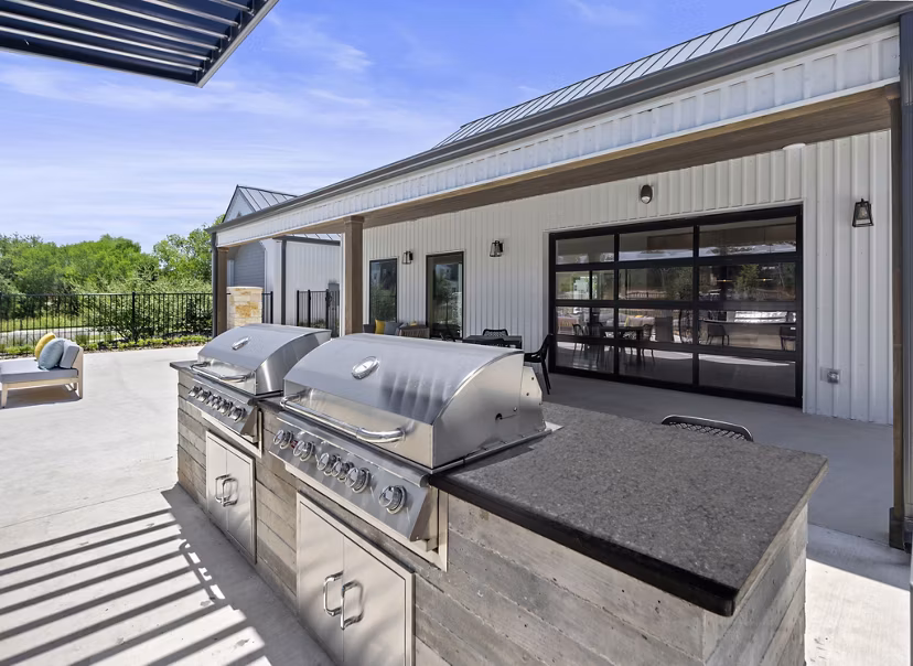 grill area at Frame Med Center Apartments 