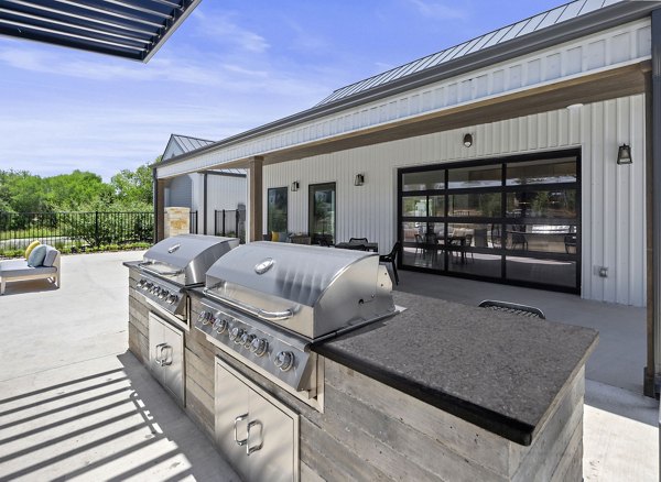 grill area at Frame Med Center Apartments 