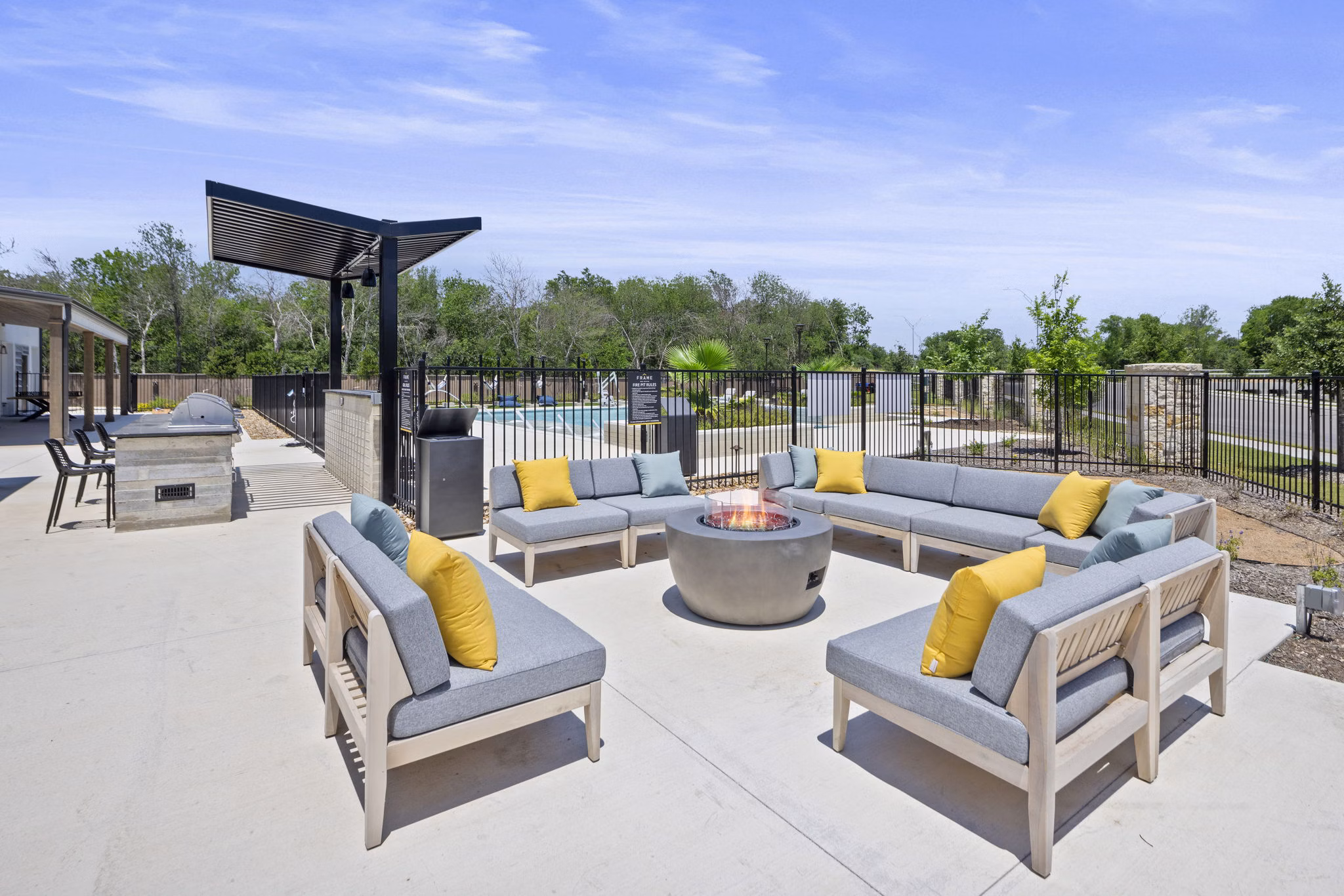 grill area at Frame Med Center Apartments 