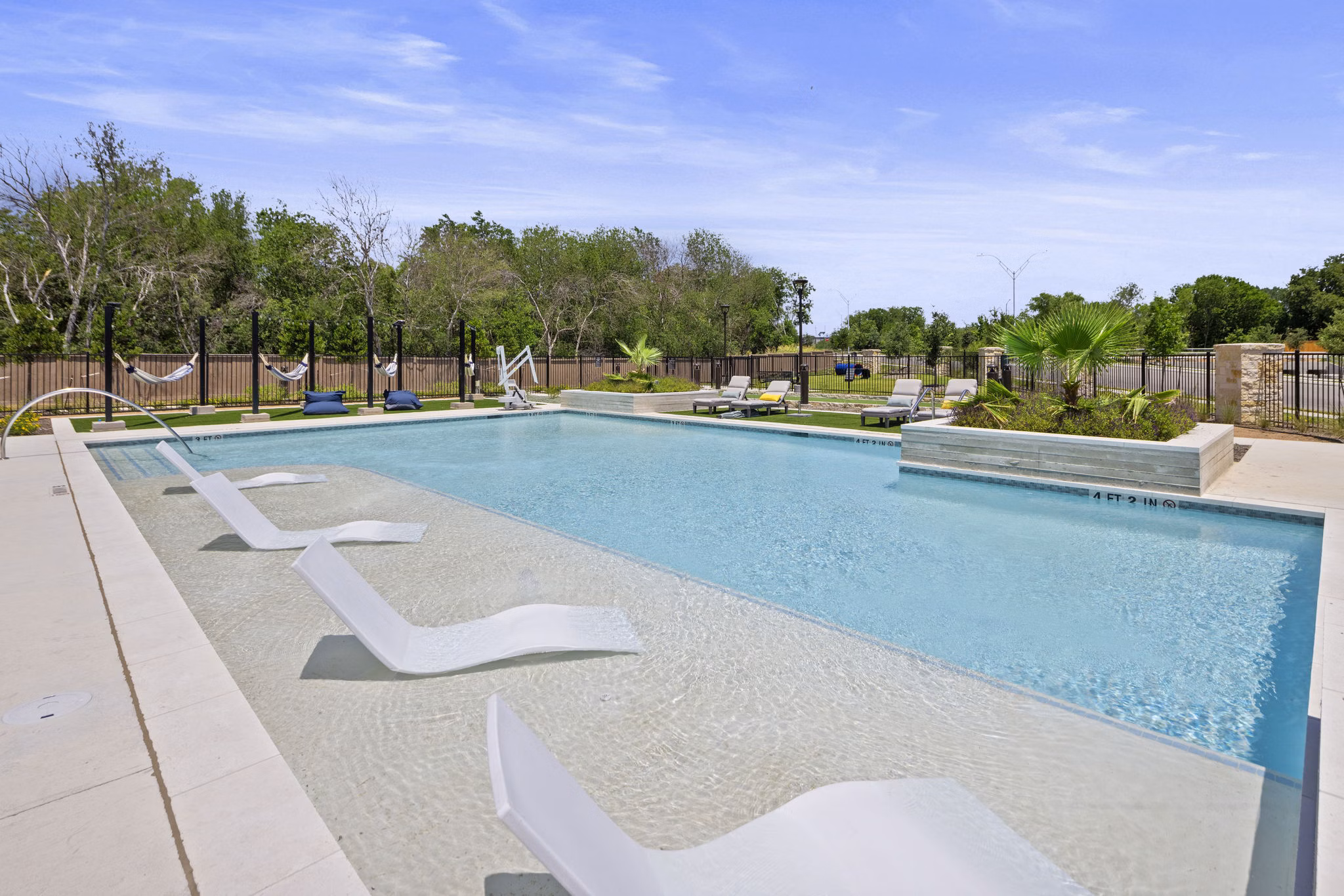 pool at Frame Med Center Apartments 