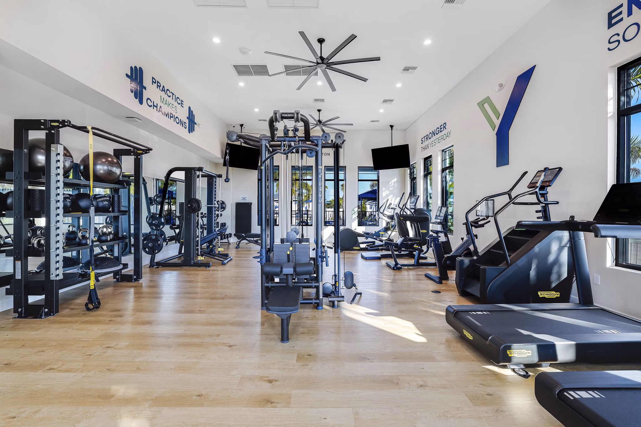 fitness center at Yardly Ellenton Apartments 