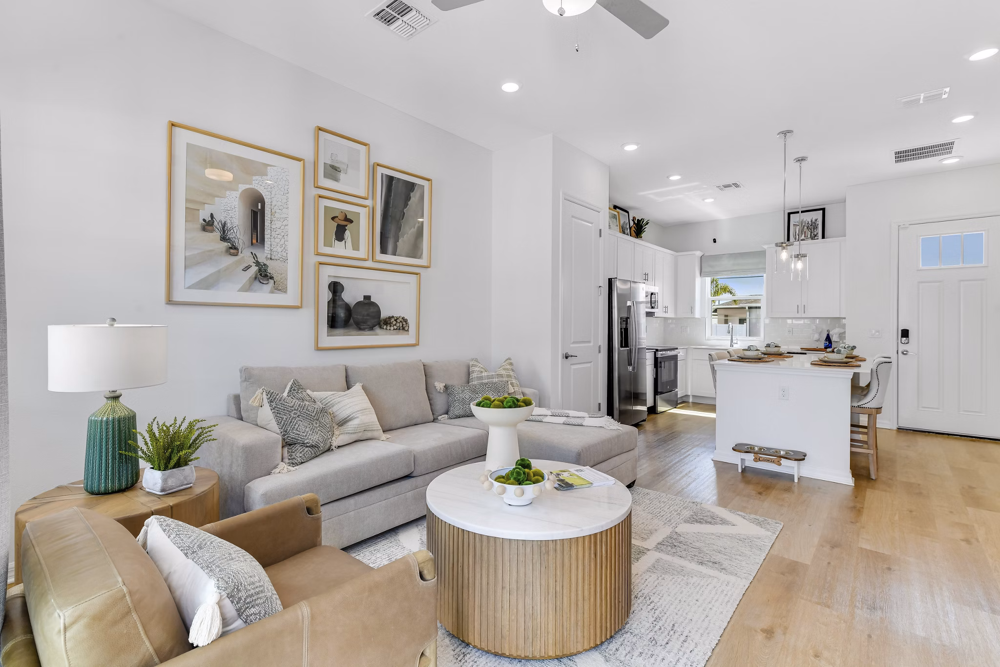 living room at Yardly Ellenton Apartments 