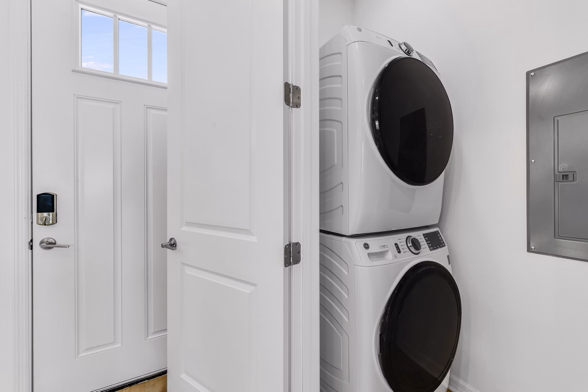 laundry facility at Yardly Ellenton Apartments 