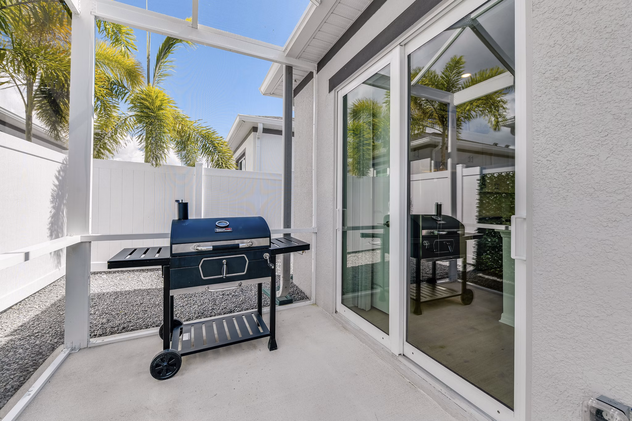 grill area at Yardly Ellenton Apartments 