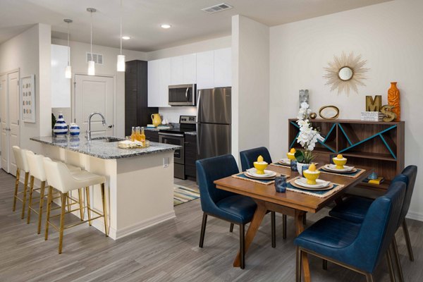 dining room at Highpoint Club Apartments