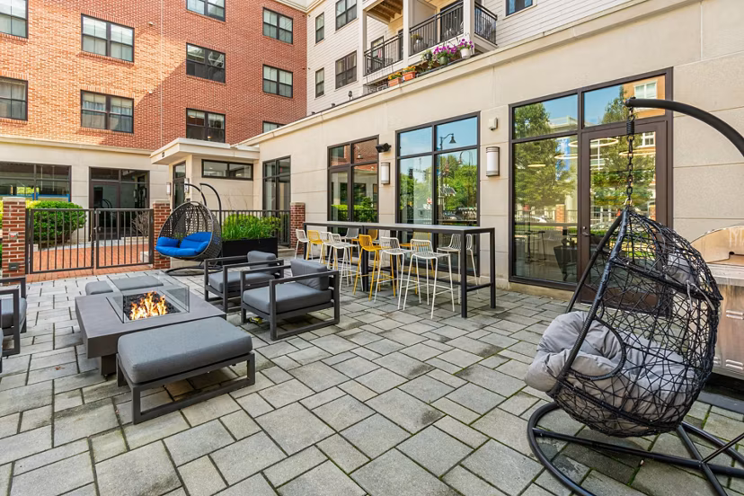 grill area at Flats at 131 Apartments 