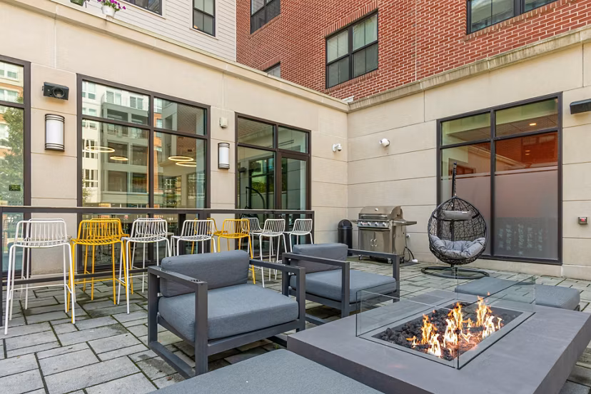 grill area at Flats at 131 Apartments 