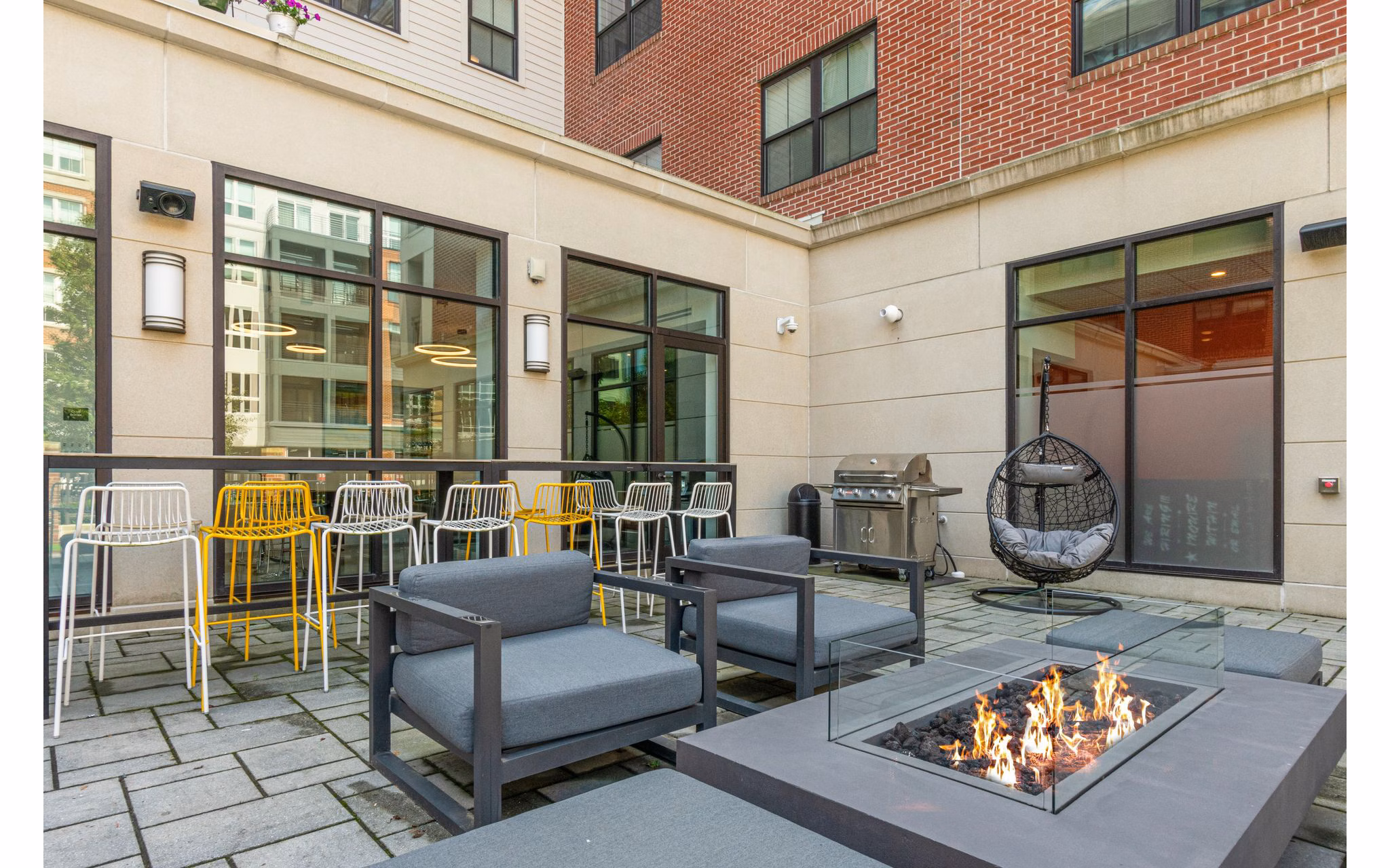 grill area at Flats at 131 Apartments 