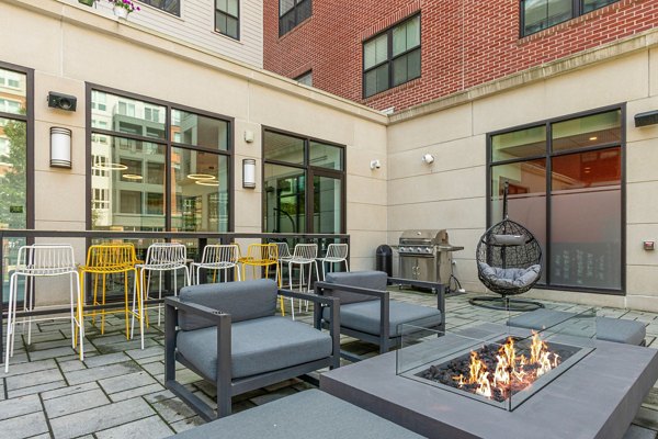 grill area at Flats at 131 Apartments 