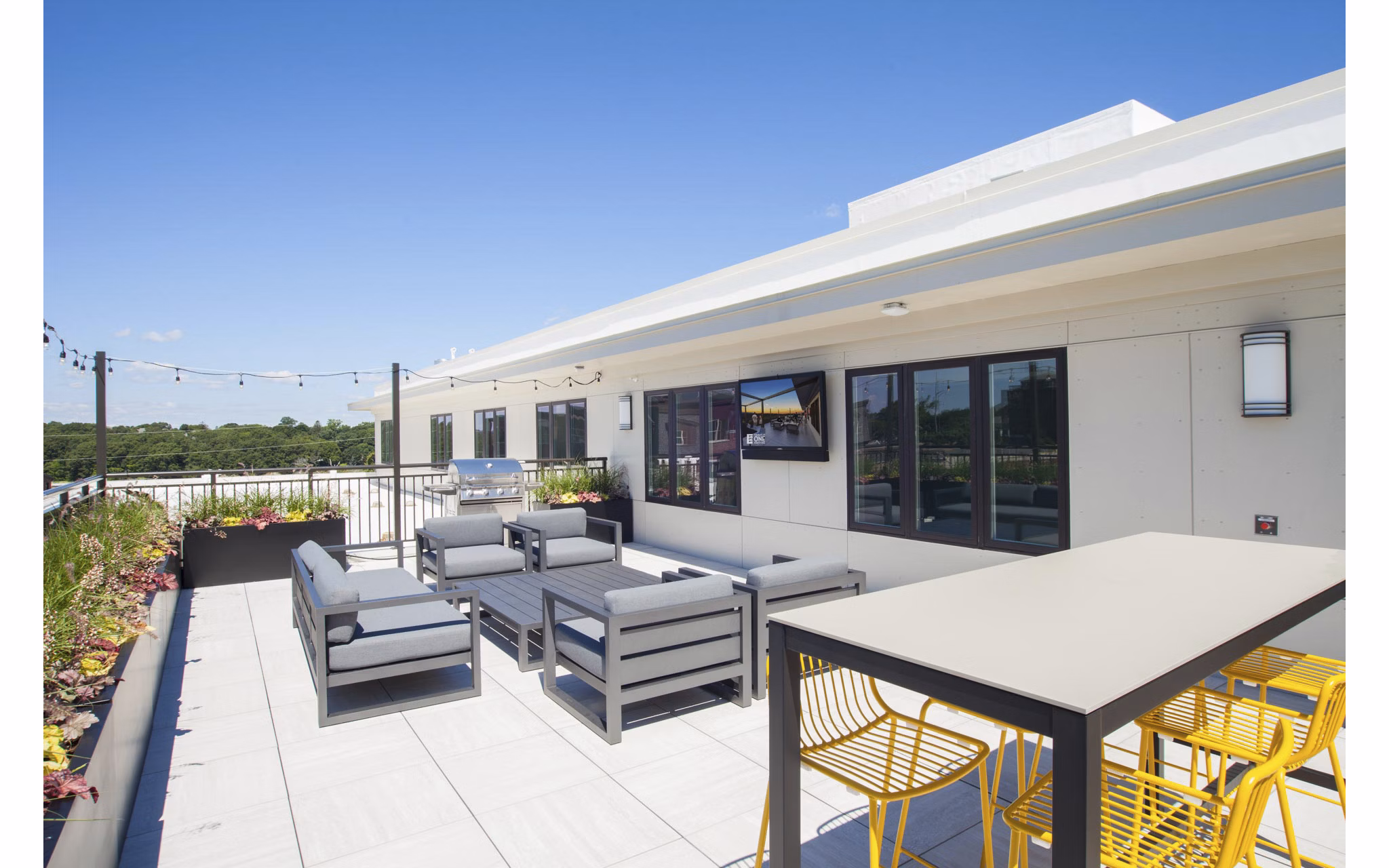 patio at Flats at 131 Apartments 