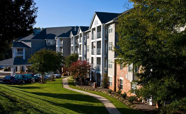 building/exterior at Kings Reserve Sterling Apartments