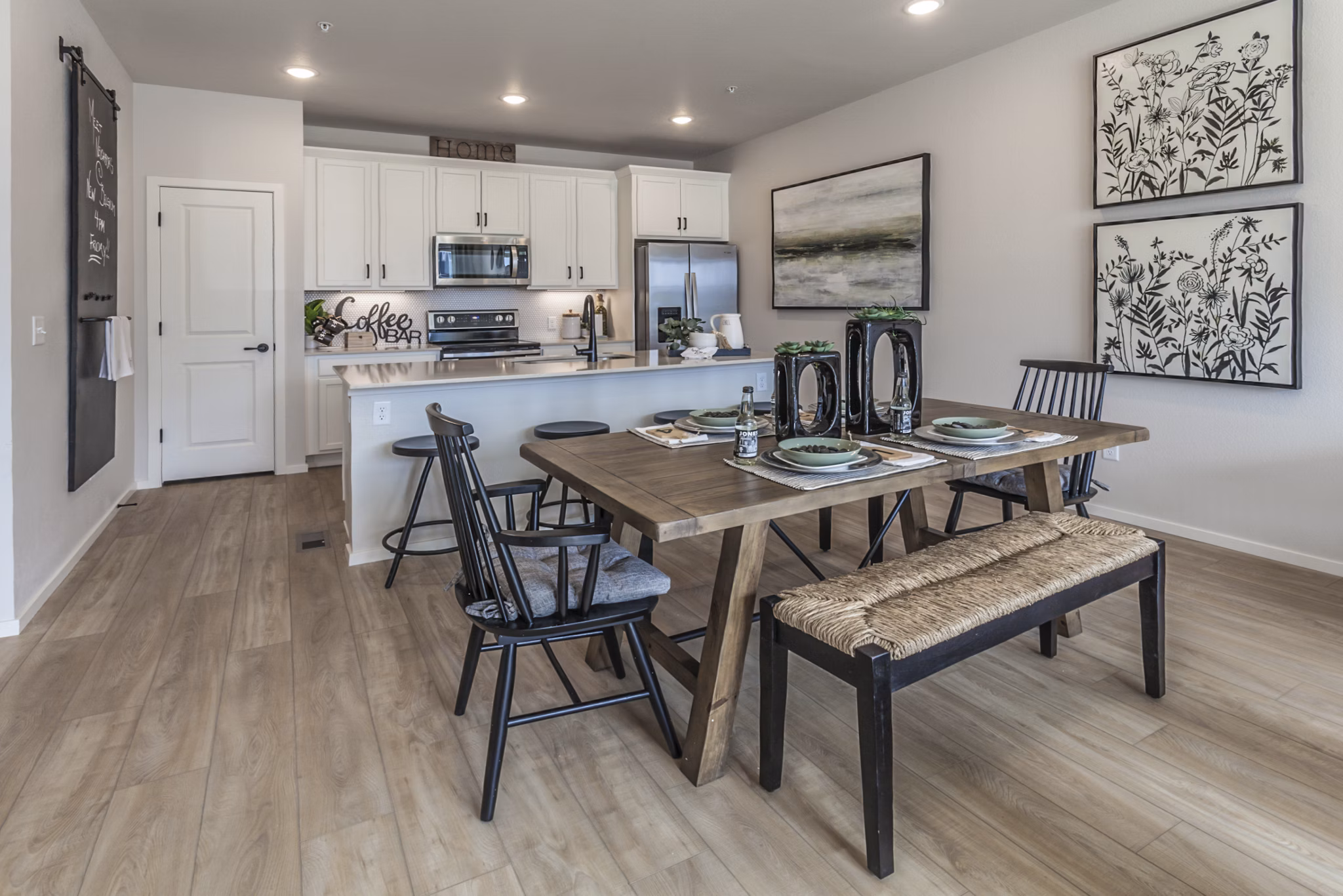 dining room at Bloom Rental Living Apartments 