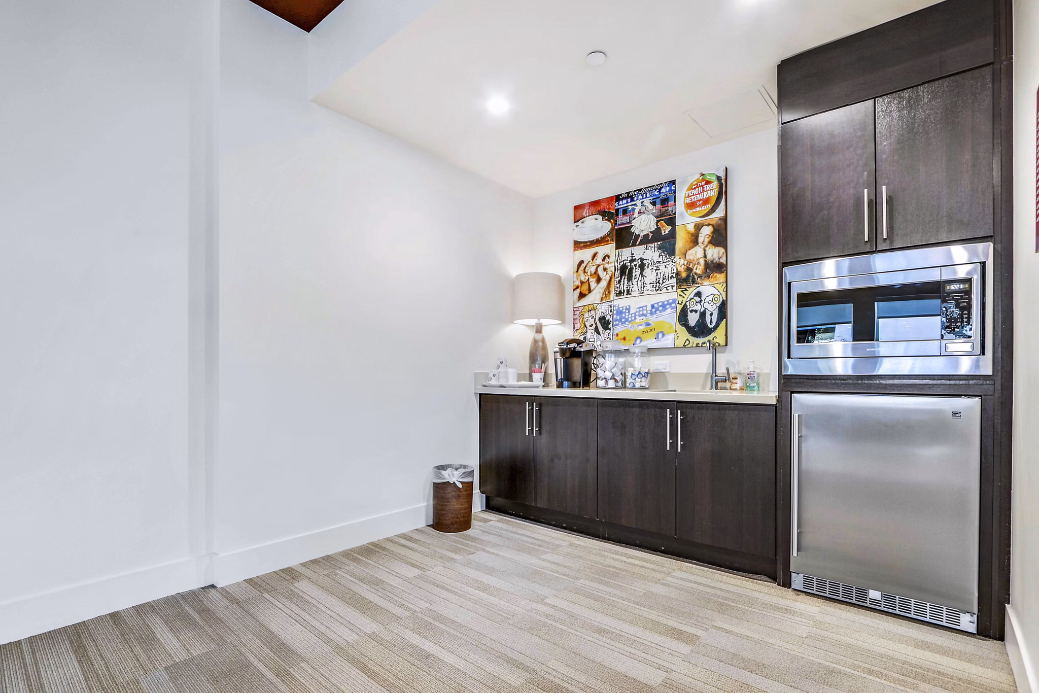clubhouse at The Metropolitan at Larchmont Village Apartments