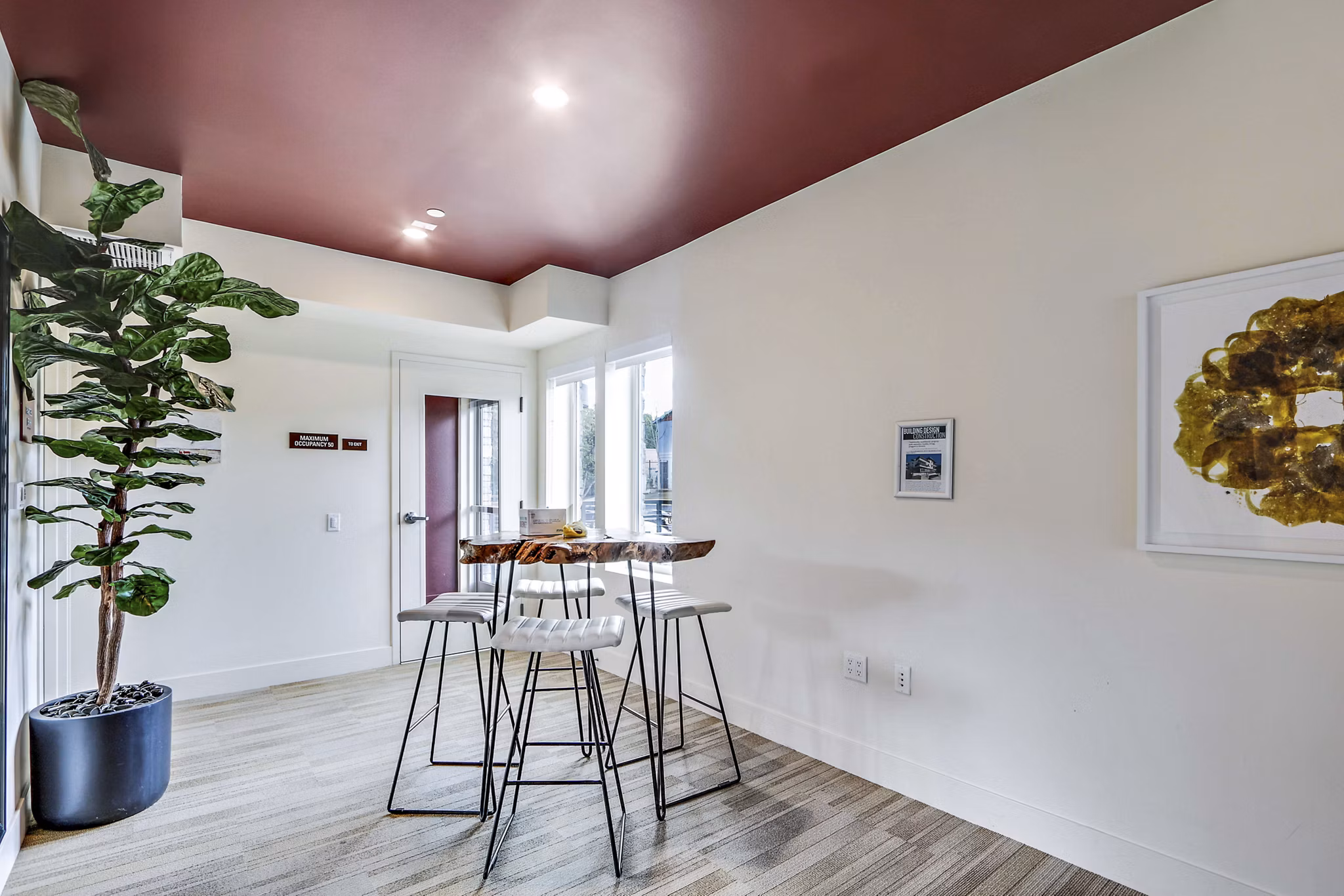 clubhouse at The Metropolitan at Larchmont Village Apartments