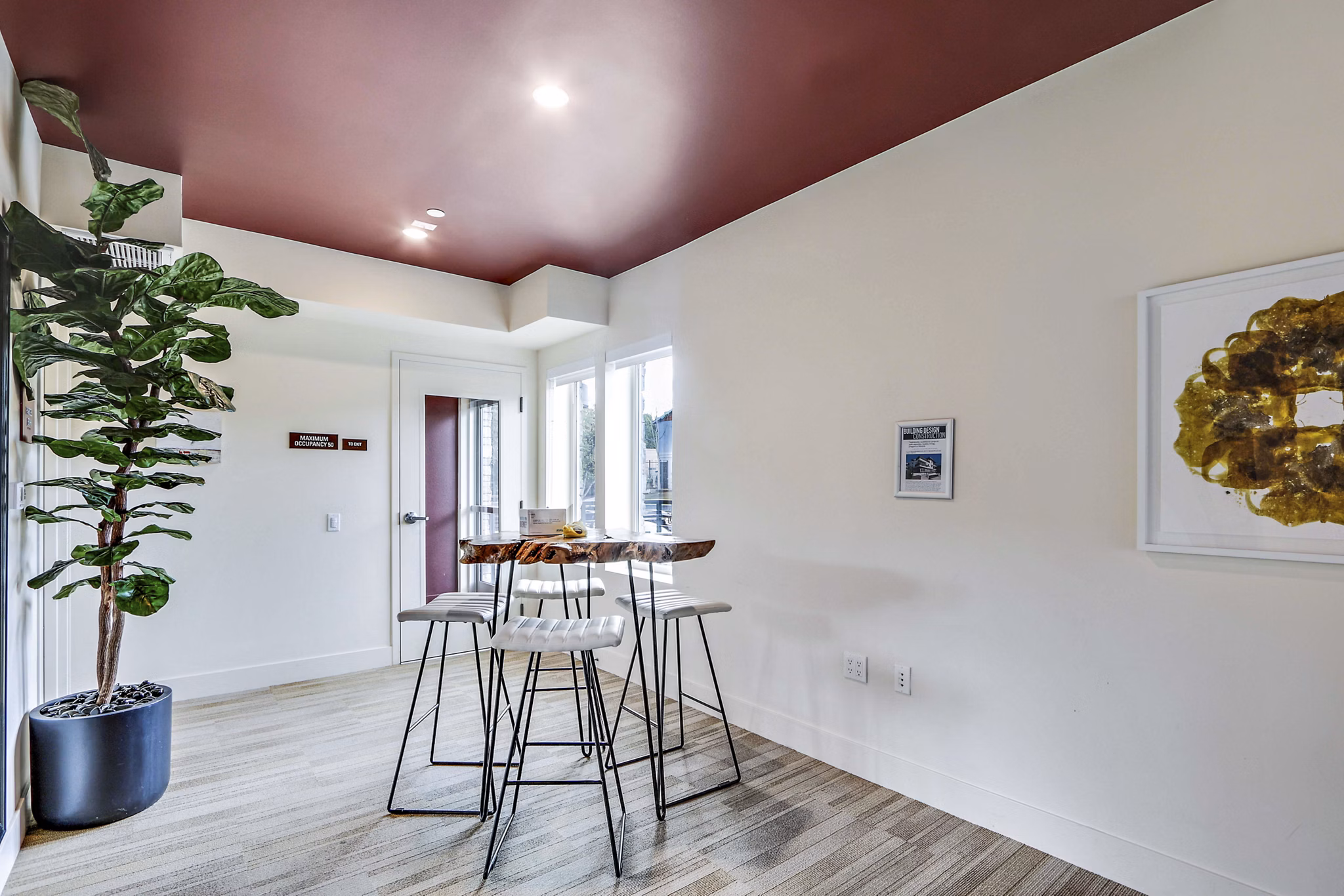 clubhouse at The Metropolitan at Larchmont Village Apartments