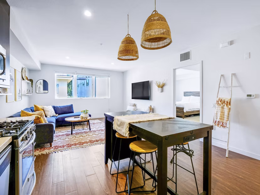 dining room at The Metropolitan at Larchmont Village Apartments