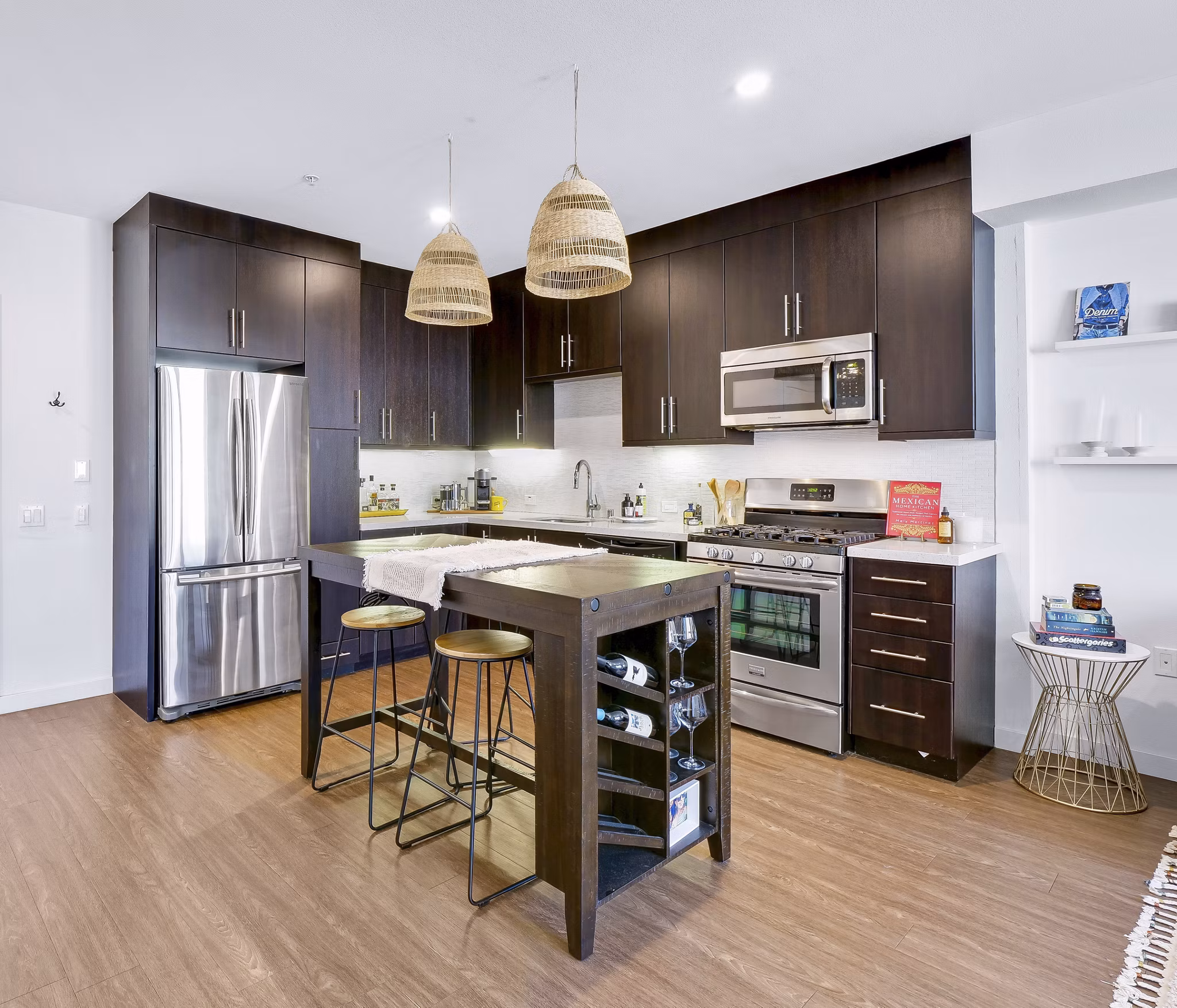 kitchen at The Metropolitan at Larchmont Village Apartment