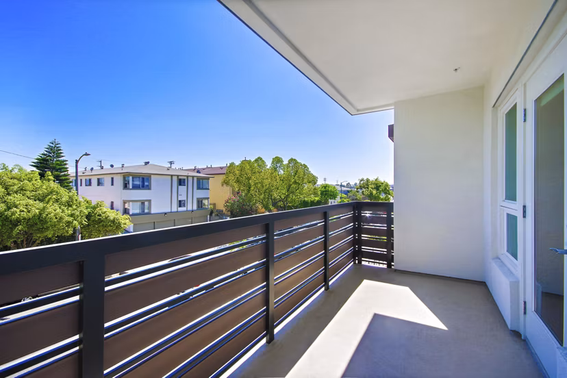 patio/balcony at The Metropolitan at Larchmont Village Apartments