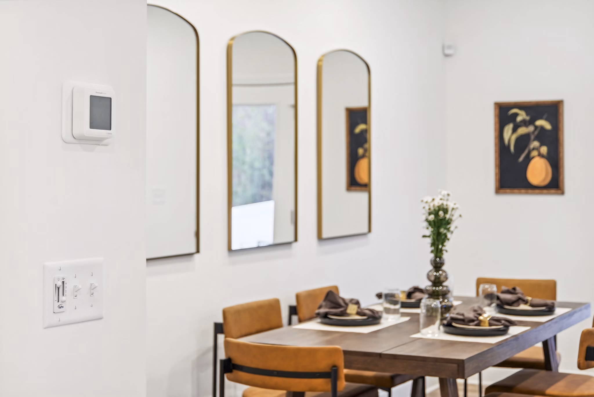 dining room at Avery Apartments