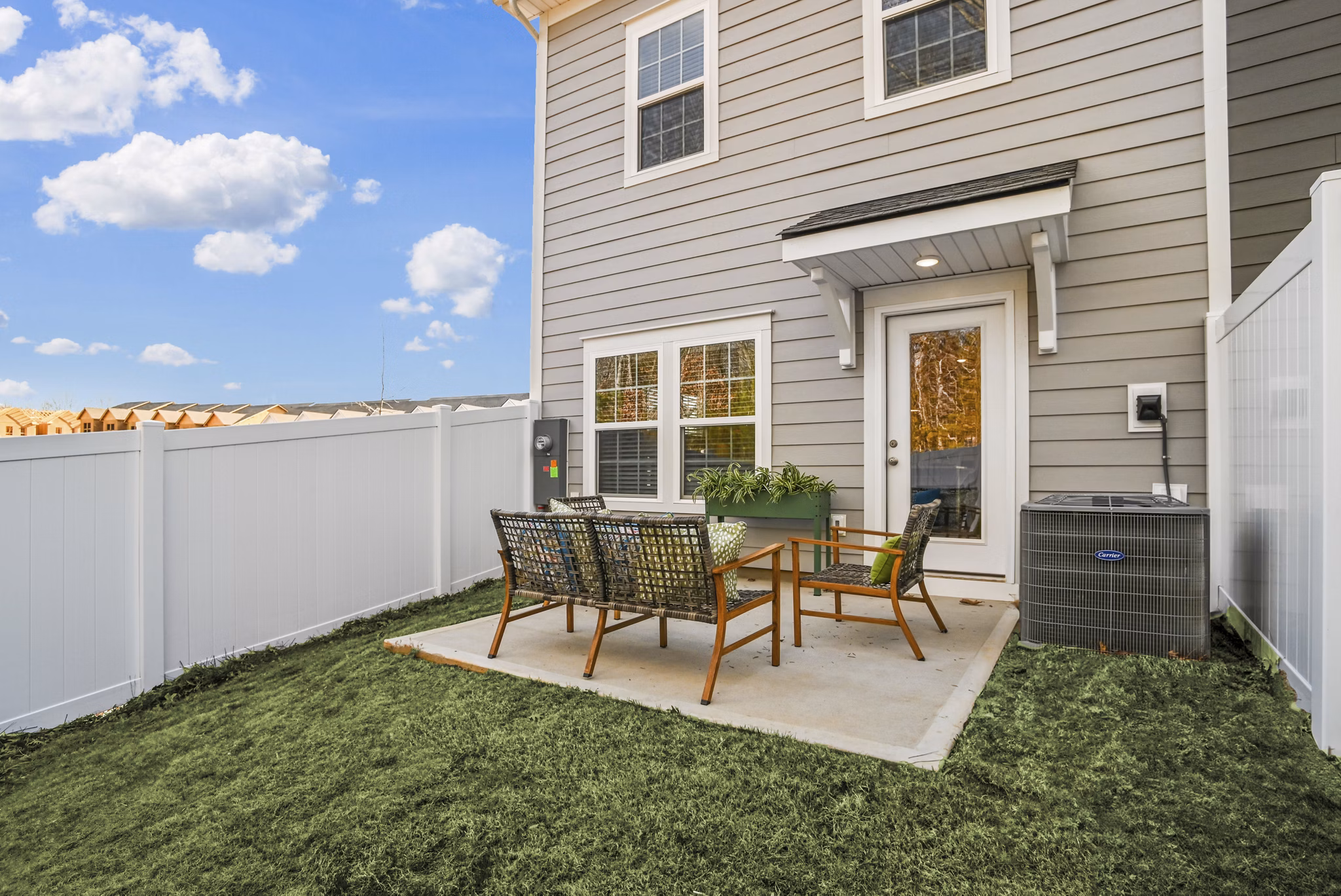 backyard/patio at Avery Apartment Homes