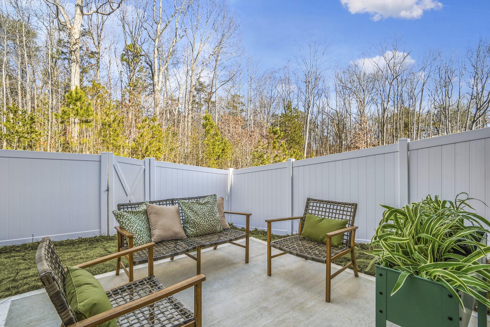backyard/patio at Avery Apartment Homes
