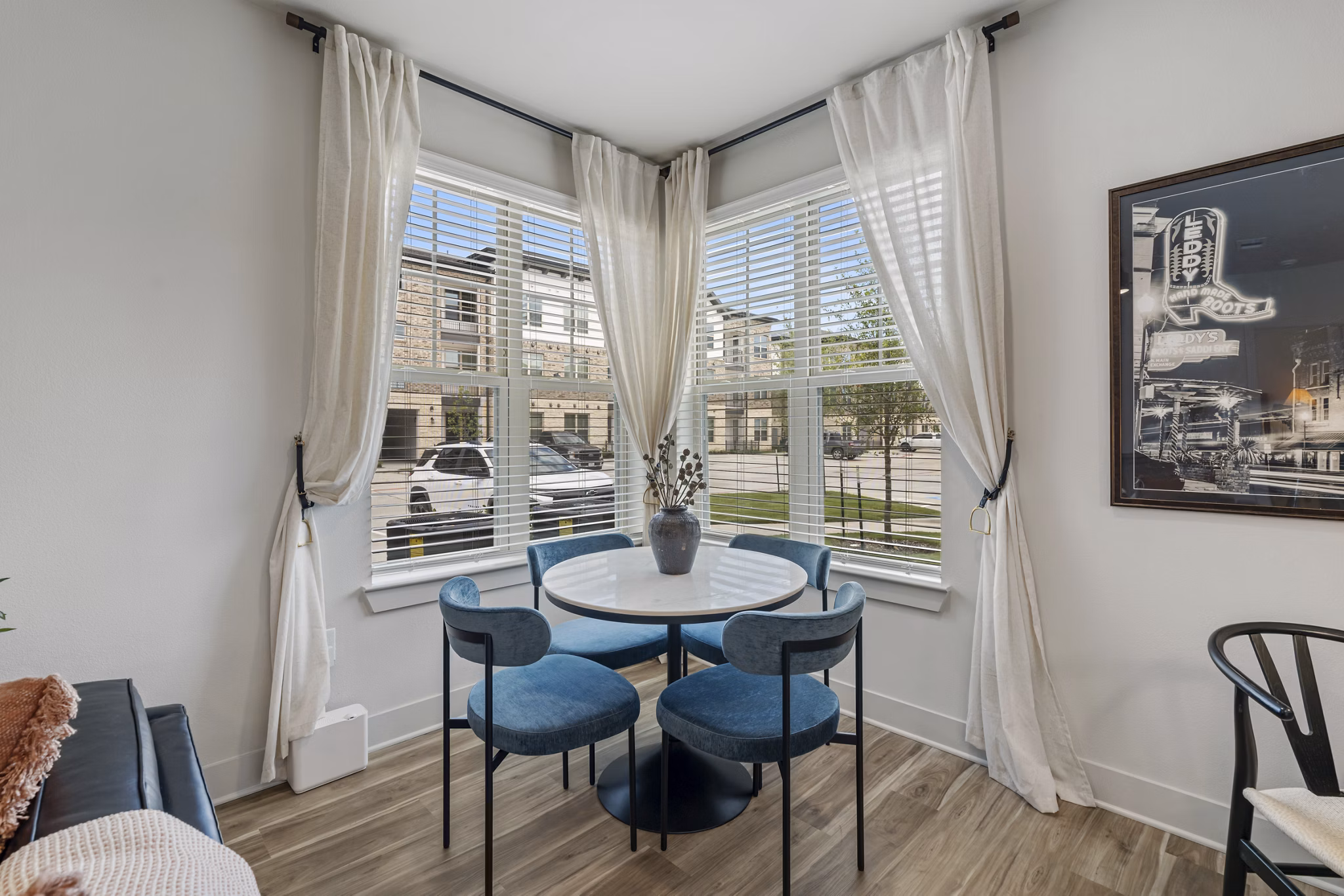 dining room at Marlowe Wellington Apartments