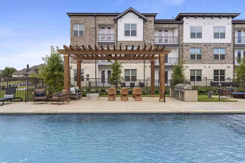 pool at Marlowe Wellington Apartments