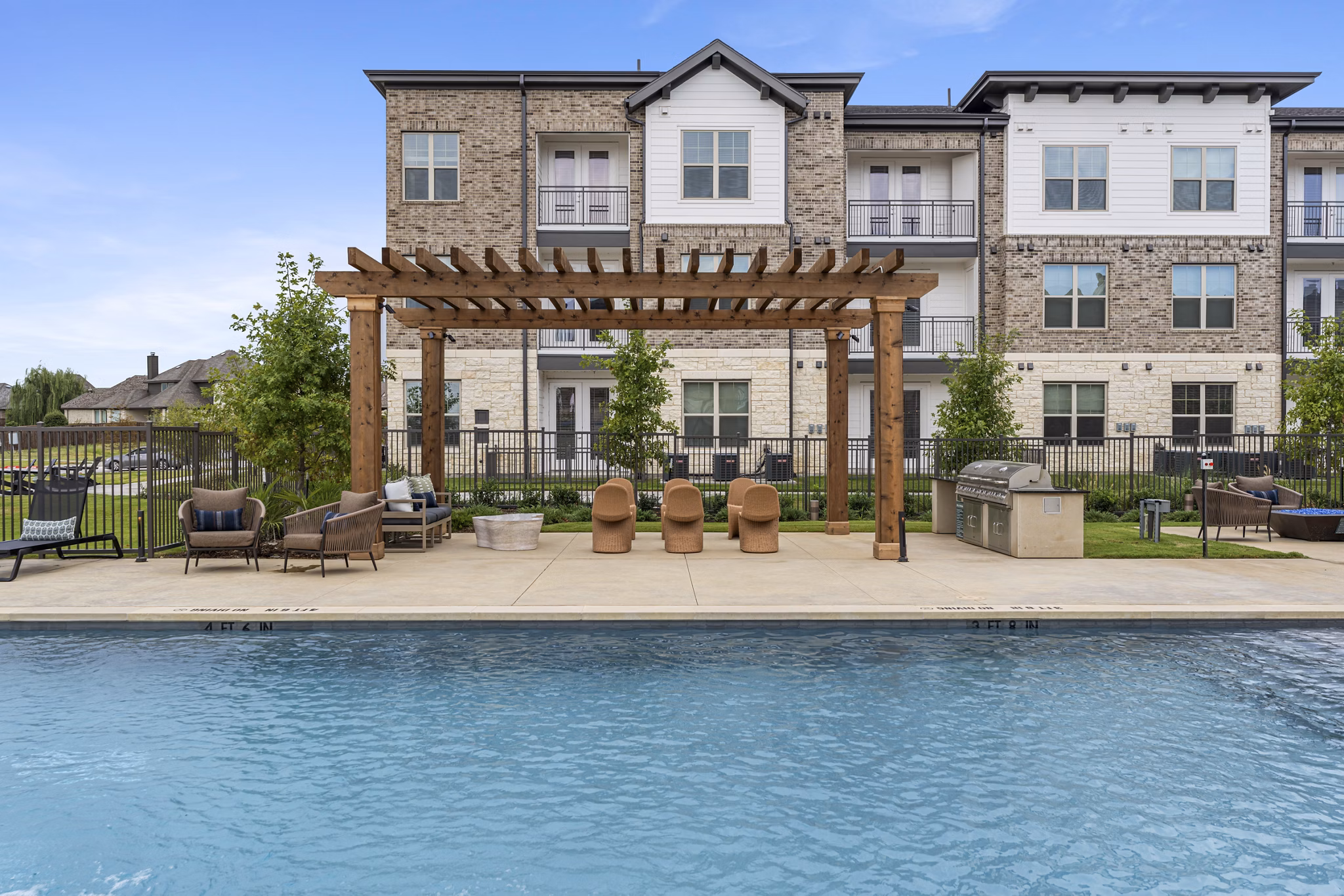 pool at Marlowe Wellington Apartments