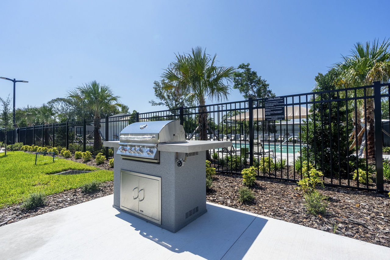 Grill area at Altera Conner Park Land Olakes (2 of 2)