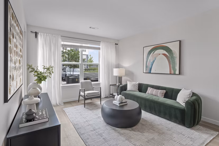 living room at Alta Oak and Pine Apartments 